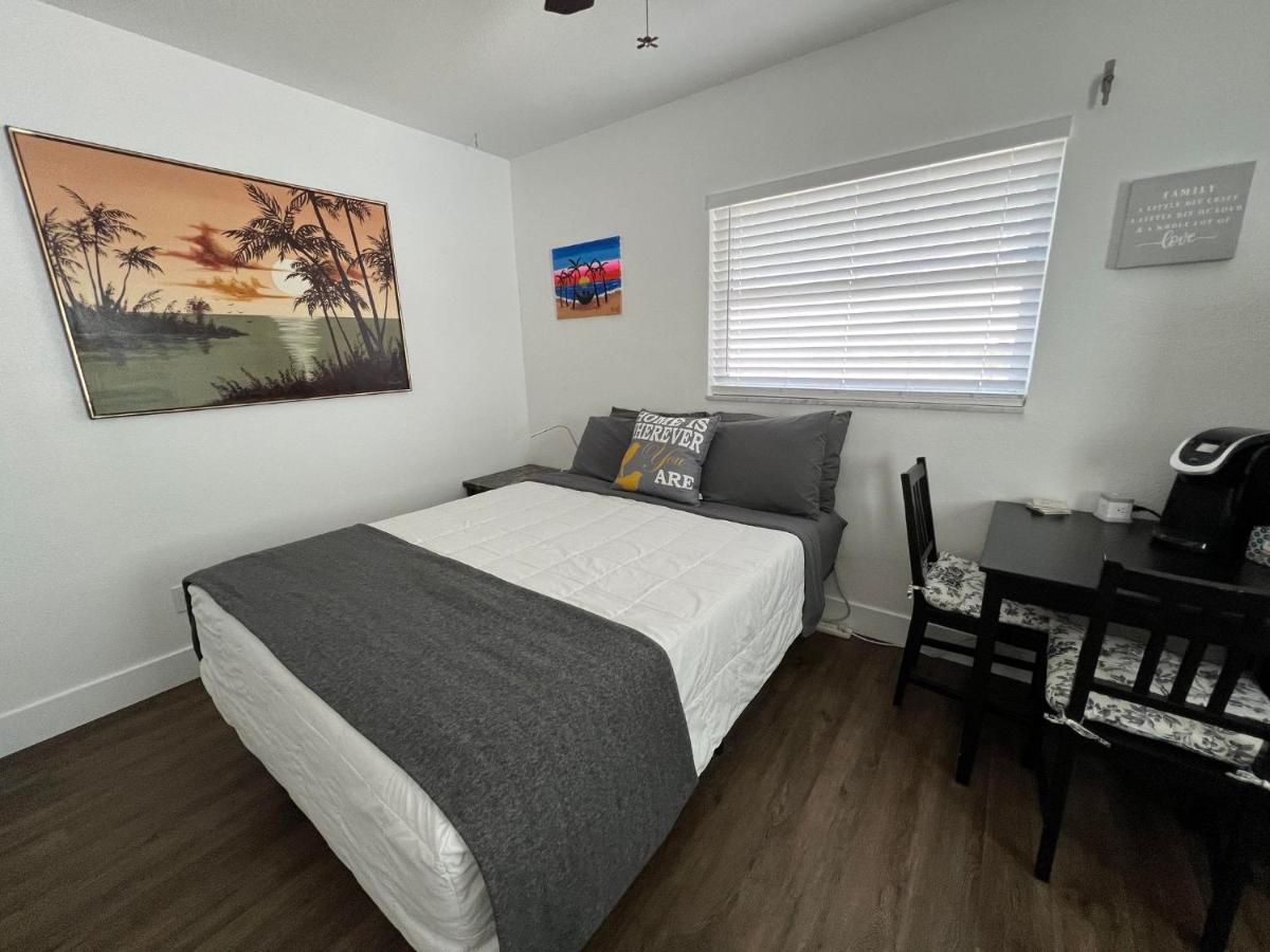 Cozy Private Studio W/Own Yard - 3Mi From Beach Seminole Eksteriør bilde