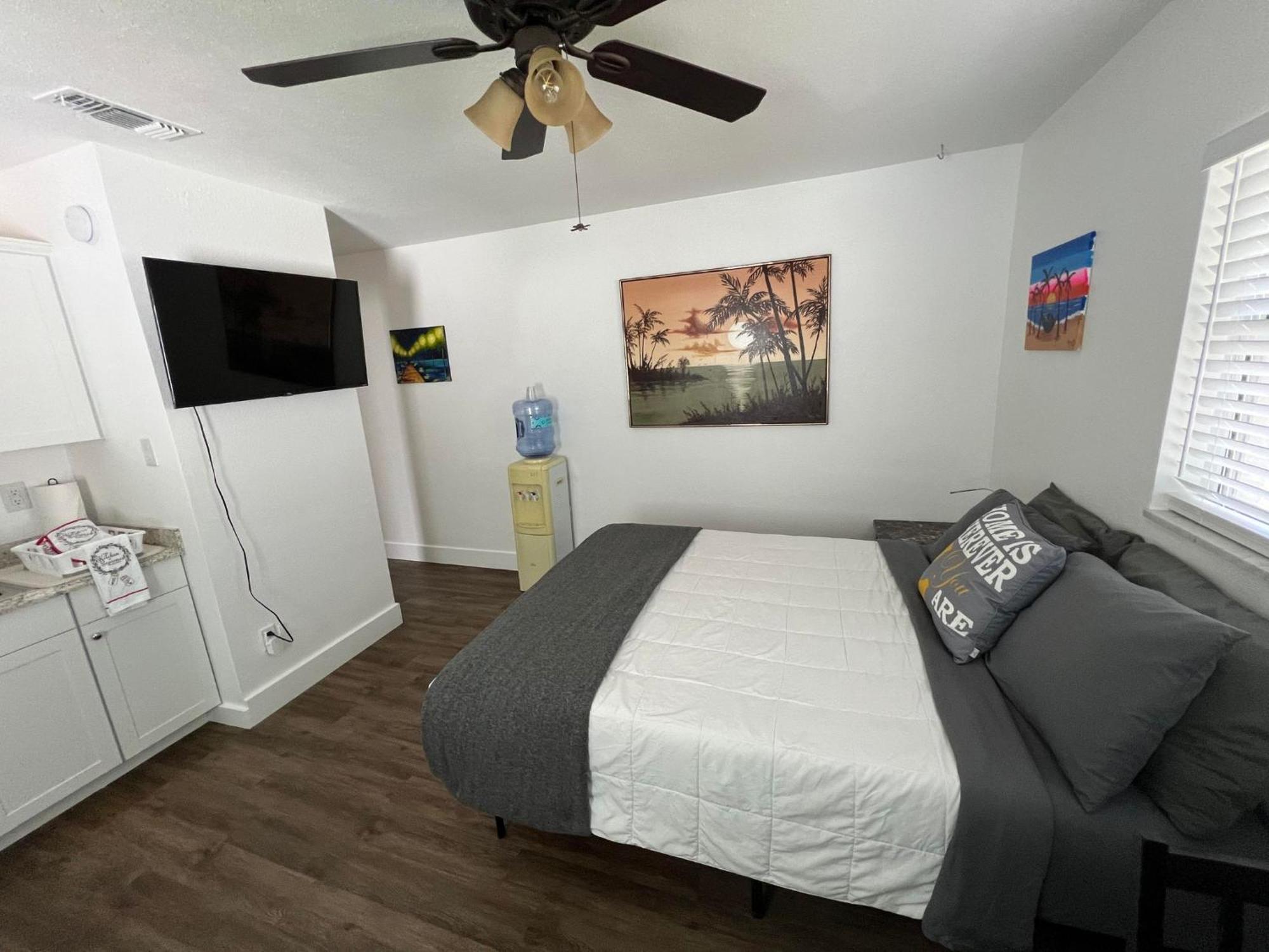 Cozy Private Studio W/Own Yard - 3Mi From Beach Seminole Eksteriør bilde